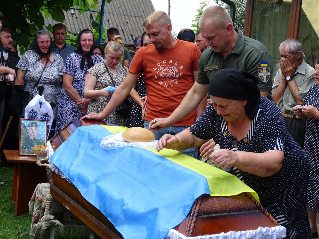 У перший день вторгнення став на захист країни: на Волині попрощалися із молодим Героєм Олександром Карпуком