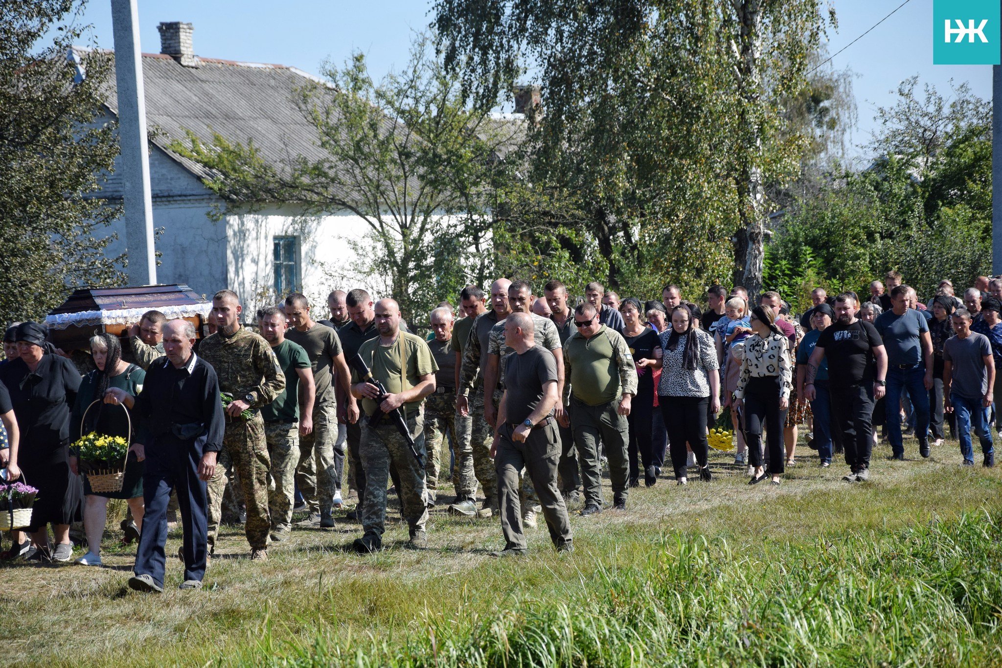 Поховали поряд із могилою його рідного брата-захисника: на Волині попрощались із Героєм Василем Мухою