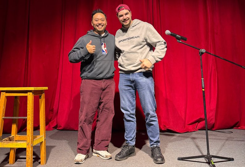 З Техасу на Волинь: американський комік гастролює Україною та збирає кошти для ЗСУ