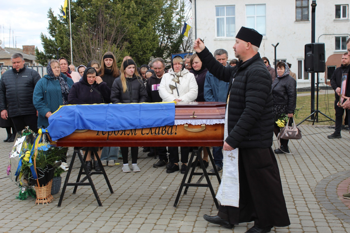 Півтора року невідомості: на Волині попрощалися із загиблим на Курщині Валентином Волошиним