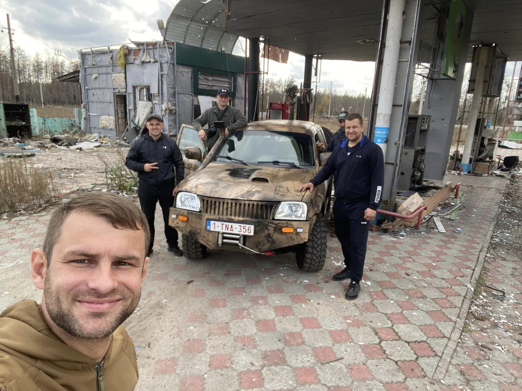 Три авто для ЗСУ і 2 тонни вантажу: волинські волонтери доставили допомогу на Донеччину