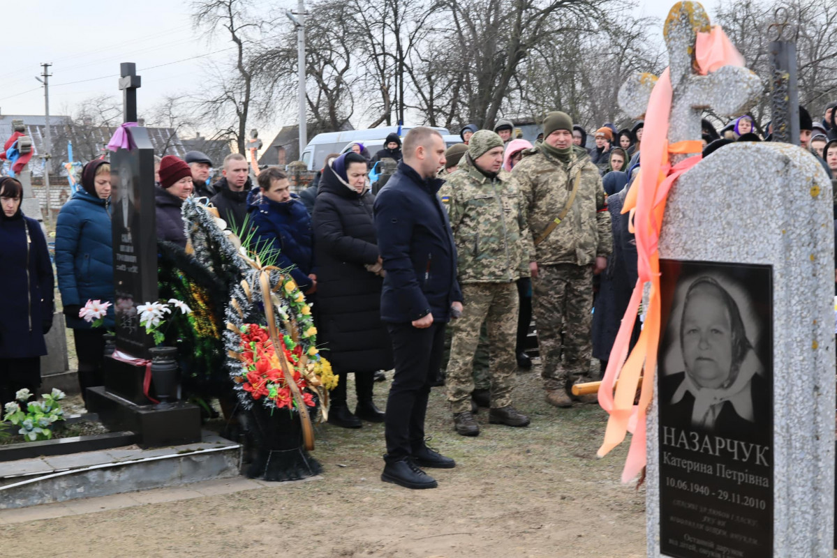 Отримав тяжке поранення біля Бахмута: на Волині всім селом прощалися з Героєм Миколою Назарчуком. Фото