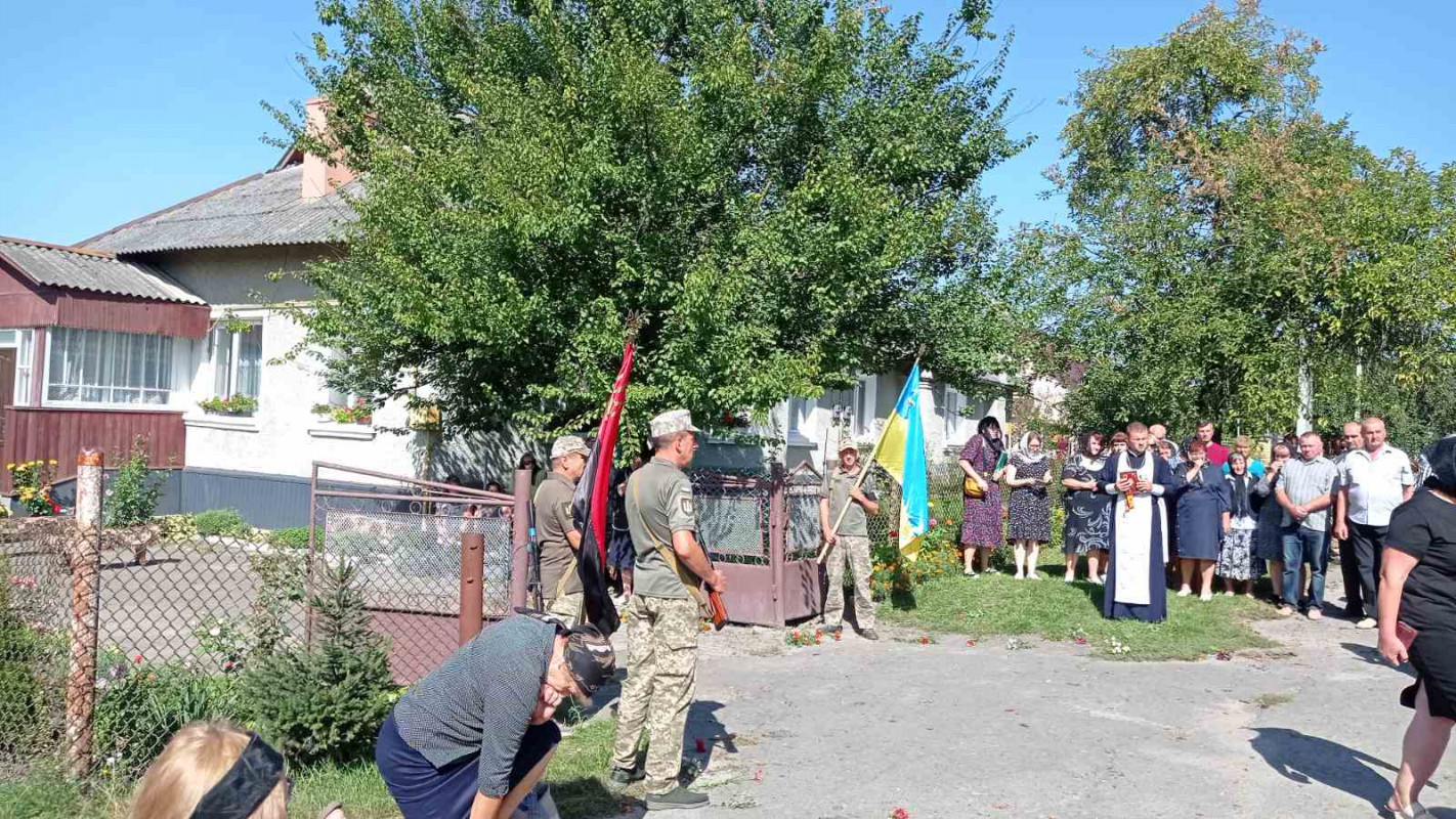 Син залишився без батька: на Волині попрощалися із Тарасом Грицюком, який загинув за Україну