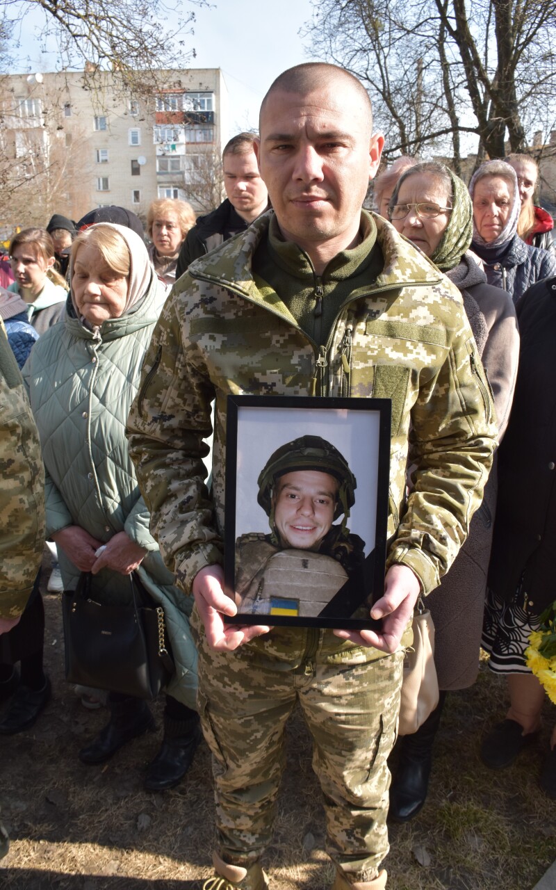 У Луцьку в останню путь провели загиблого воїна Максима Кузнєцова