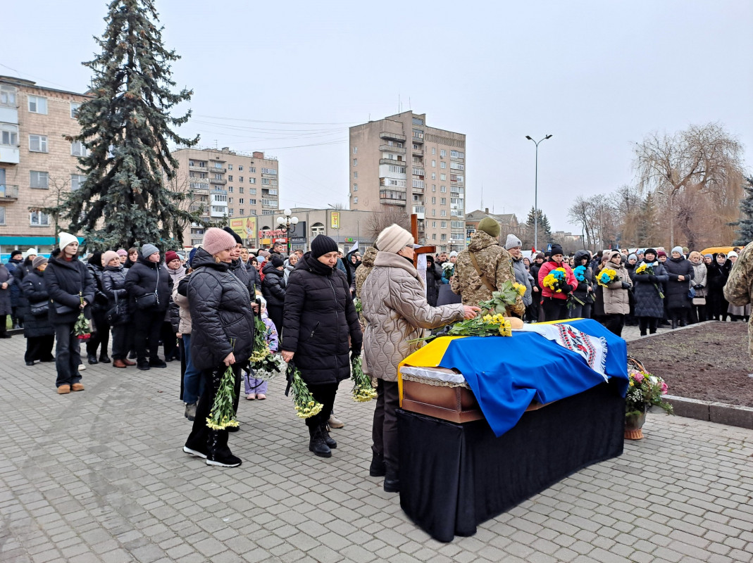 Дві втрати в одні громаді: на Волині попрощалися з Героями Артемом Абрамчуком та Юрієм Гусаром