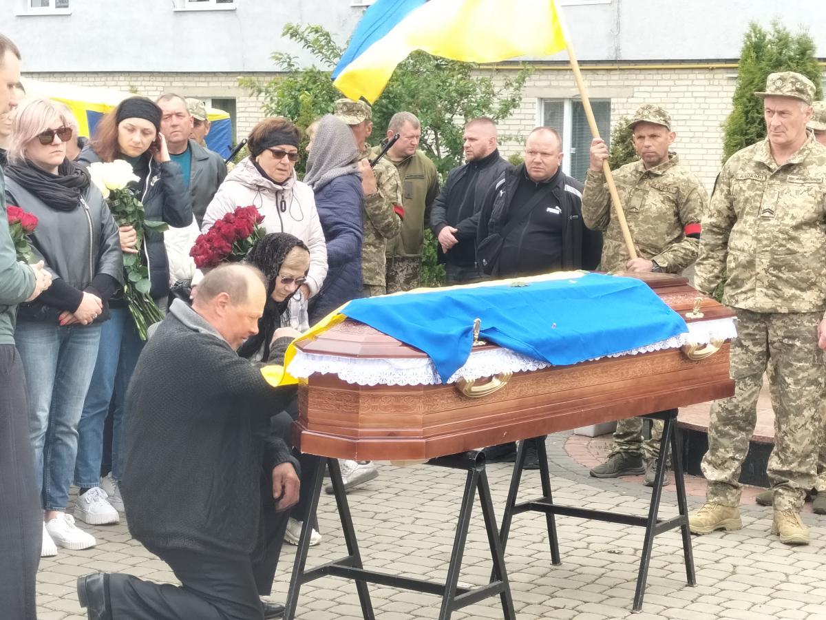 І навіть небо прощалося сльозами: на Волині провели в останню путь Героя Сергія Богуцького