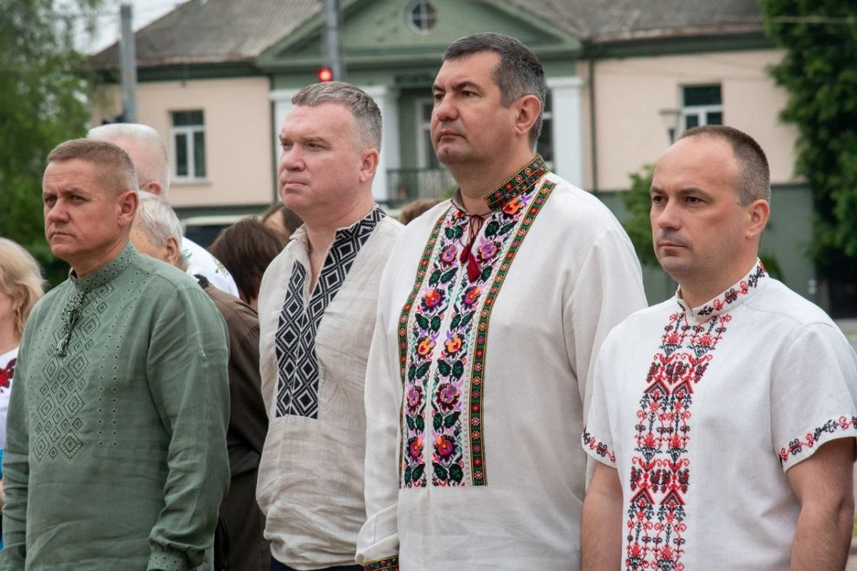 20 років традиції: відомі волиняни поділилися світлинами у День вишиванки
