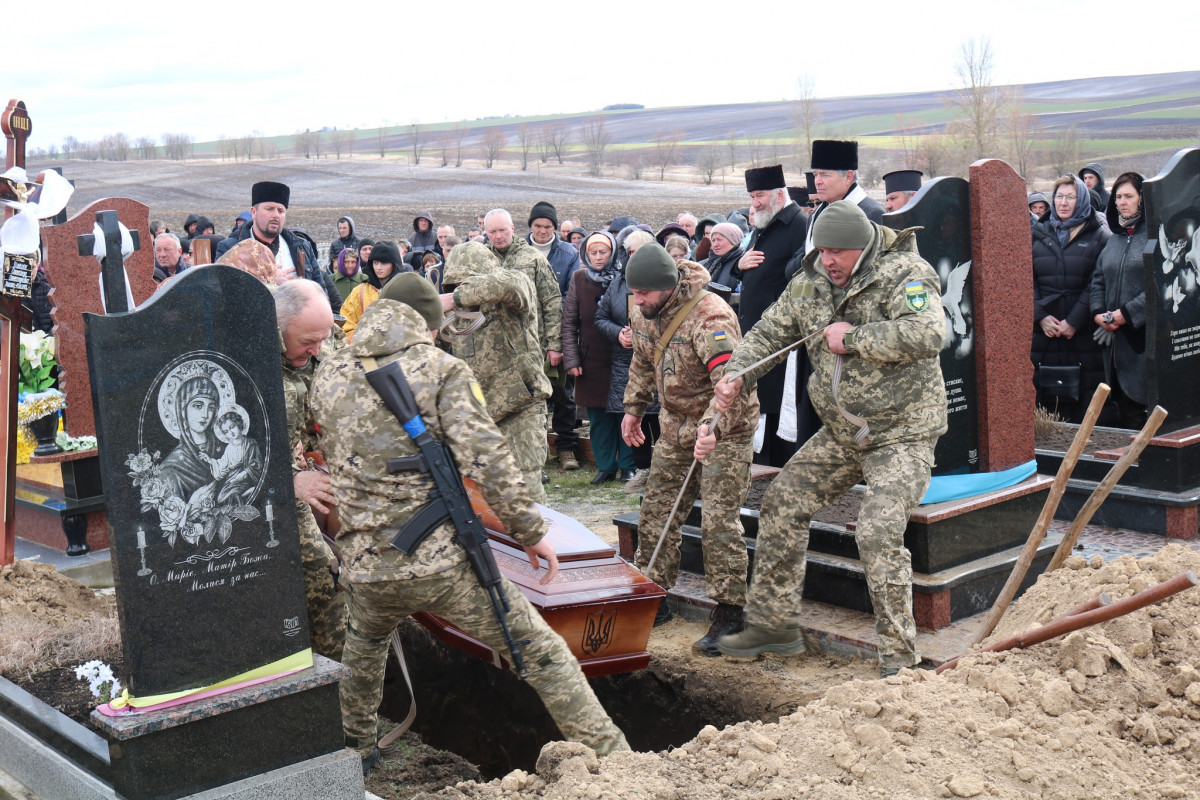 Віддав життя за Україну: на Волині попрощались з Героєм Олександром Панасюком