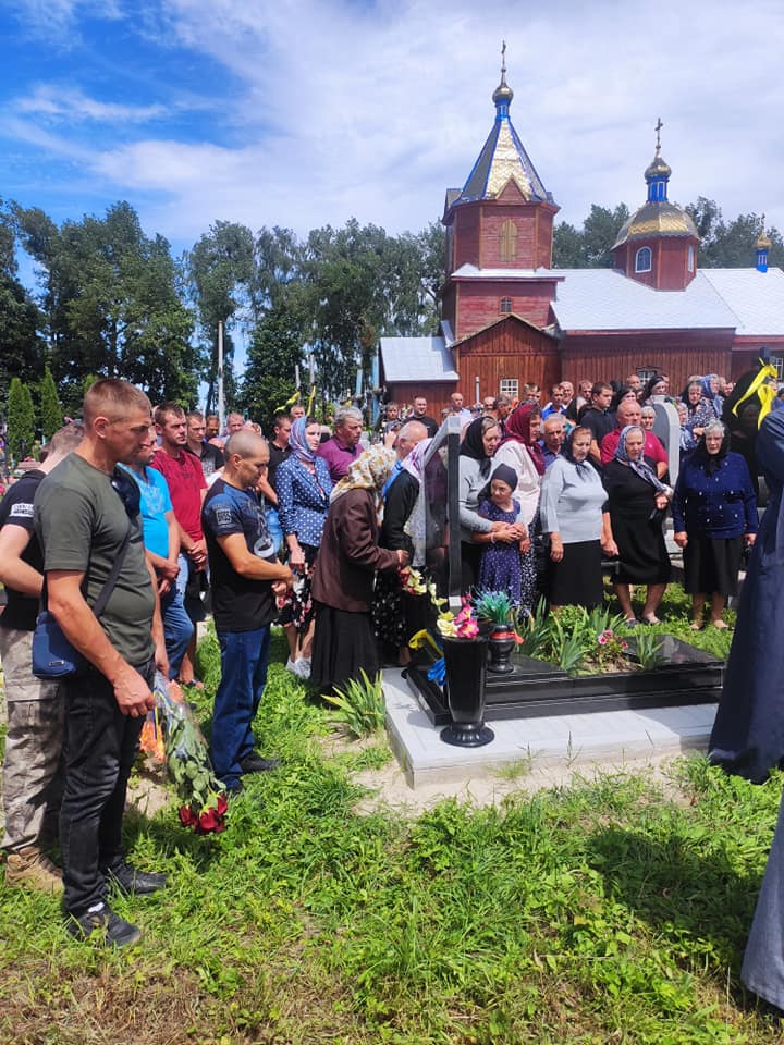 Два роки рідні надіялися, що в полоні: на Волині попрощалися із Героєм Михайлом Назарчуком