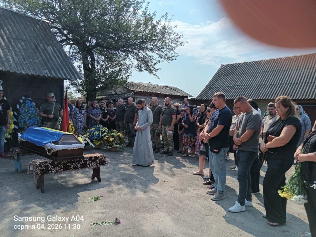 Понад два роки вважався зниклим безвісти: на Волині поховали Героя Олександра Лавренчука