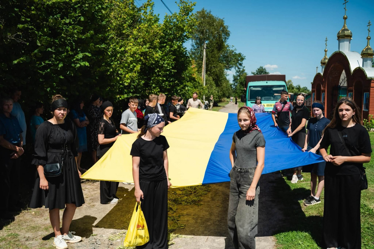 «На щиті» повернувся додому: на Волині поховали прикордонника Валентина Пірожика