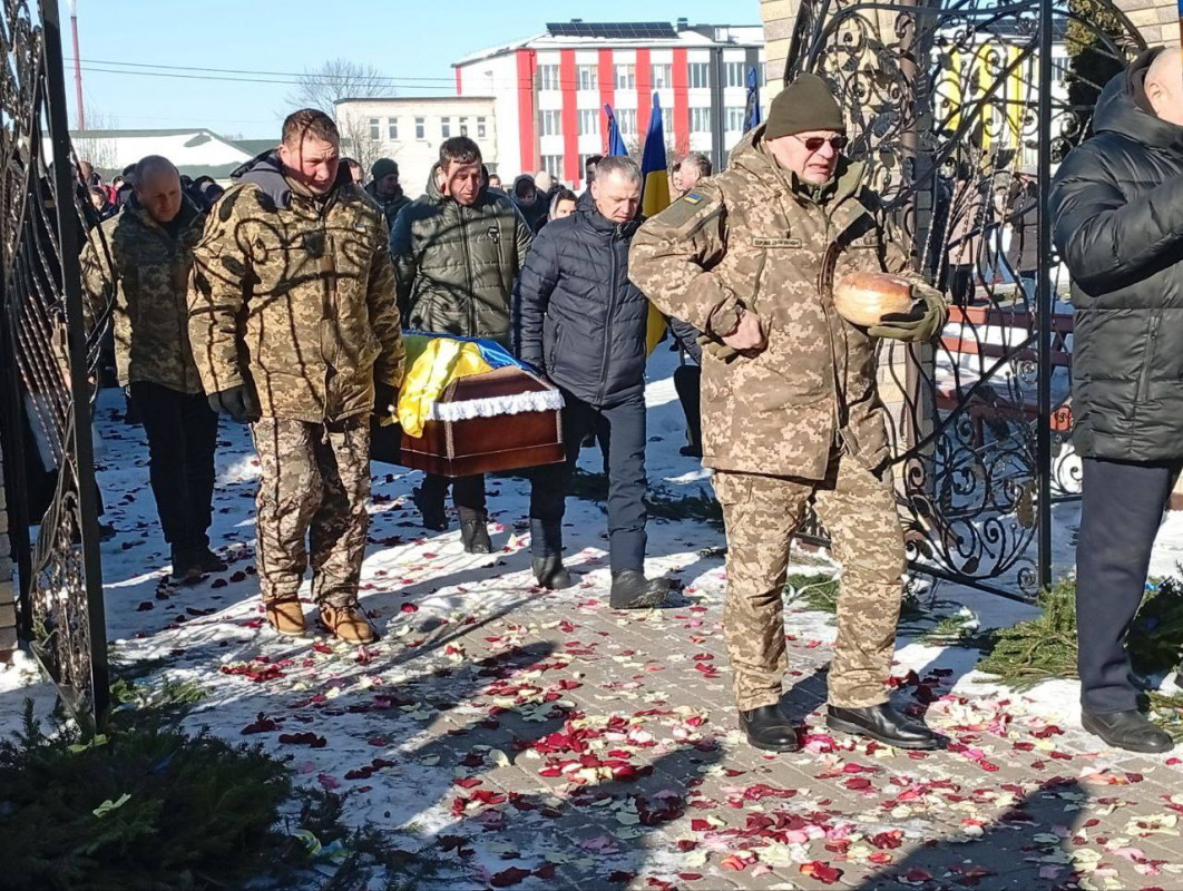 320 днів вважався зниклим безвісти: на Волині в останню путь провели Героя Ігоря Бурка