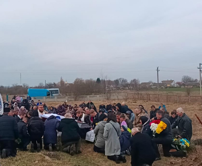 Батьки, брат та сестри залишились без надійного плеча: на Волині попрощалися із Героєм Олексієм Литвинчуком