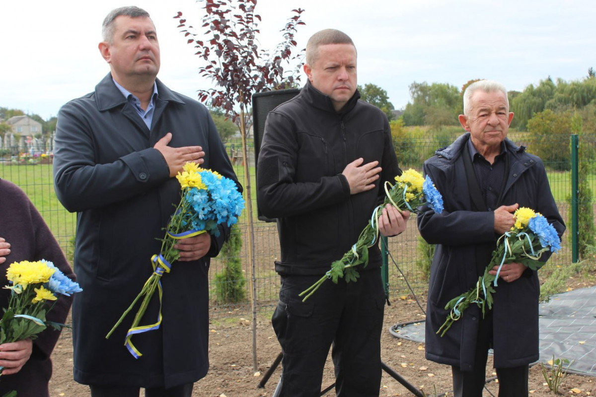 Пам’ять поколінь: на Волині відкрили меморіал загиблим у війнах односельчанам та Алею Слави