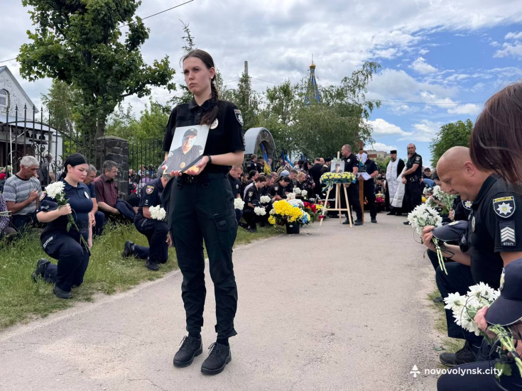 Без батька залишилось двоє доньок: на Волині попрощались з Героєм Сергієм Тлумачем