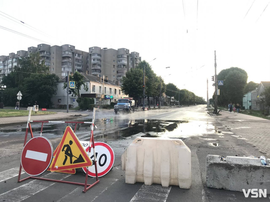 На проспекті Волі у Луцьку завершили укладати асфальт. Обіцяють відкрити наступного тижня