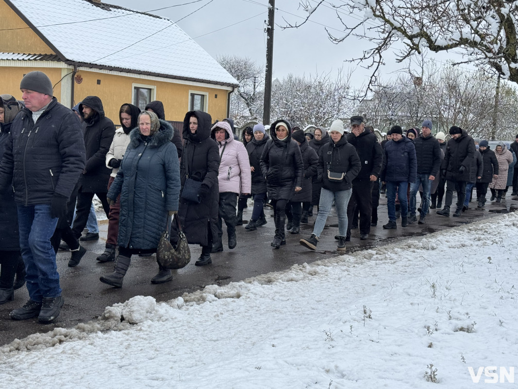 На Волині попрощалися з Героєм Романом Шишелою
