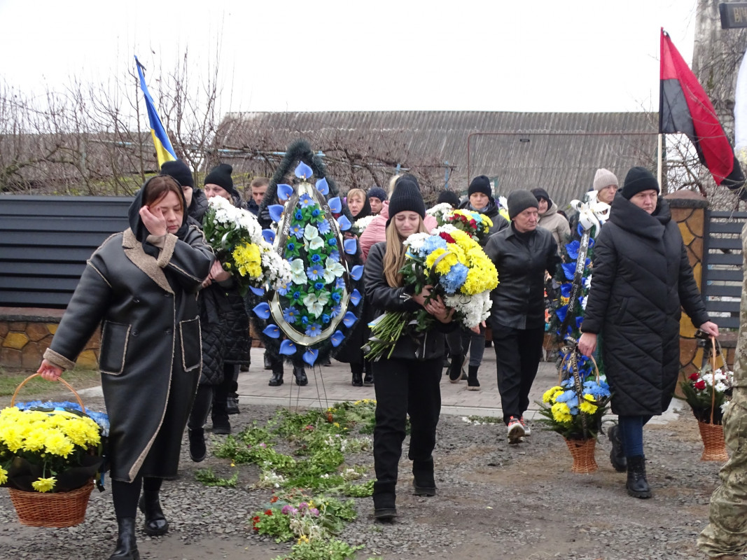 Добровольцем пішов до війська: на Волині попрощалися з Героєм Сергієм Попрійчуком