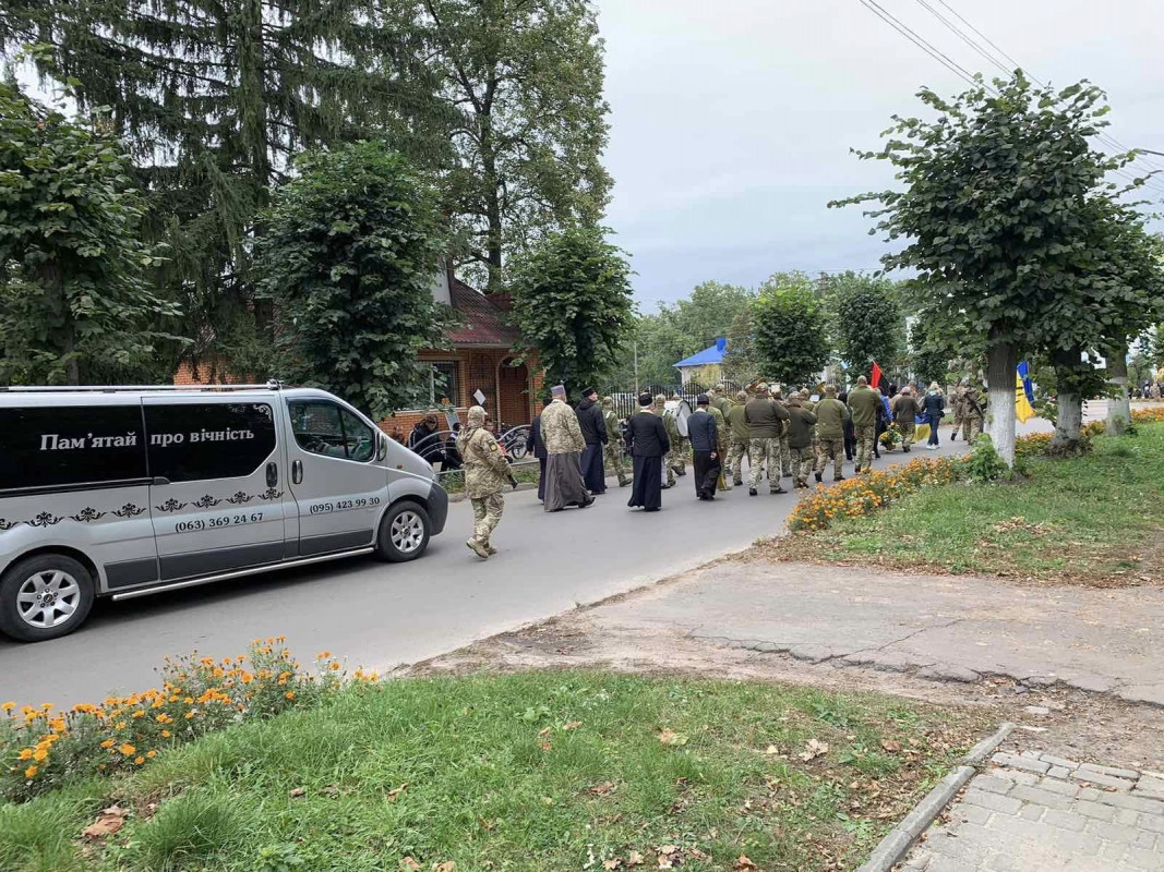 Життя обірвалося на Миколаївщині: у Луцькому районі поховали молодого Героя Андрія Степанова