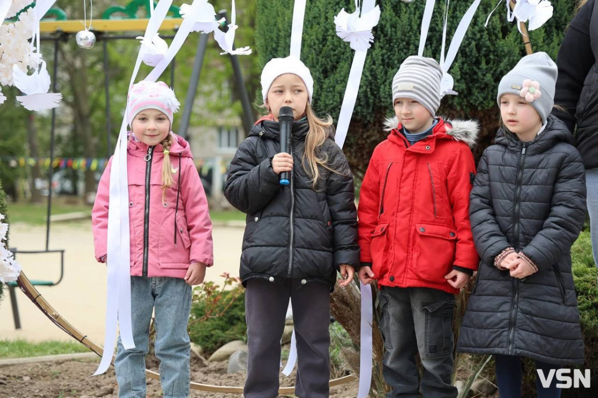 У луцькому садочку №11 висадили Сад пам'яті на честь дітей, які загинули через війну