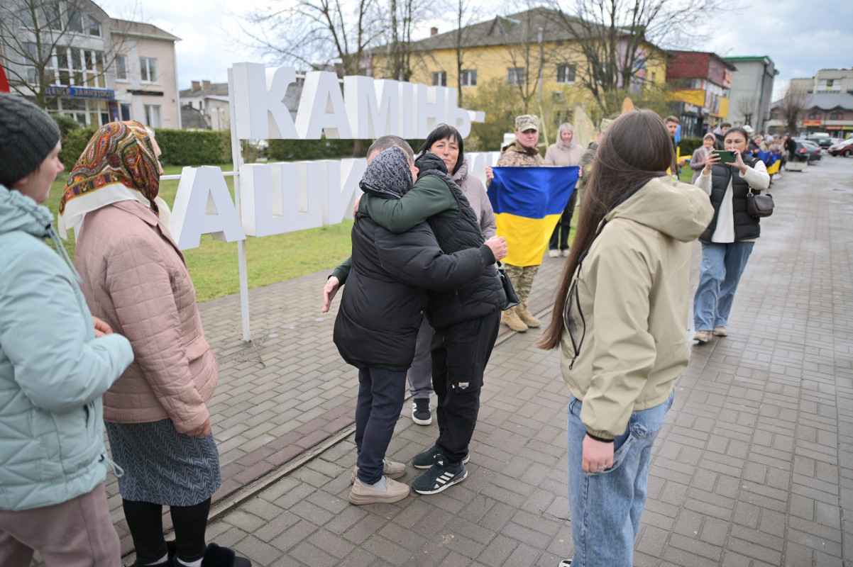 На Волині зустріли звільненого з полону військового