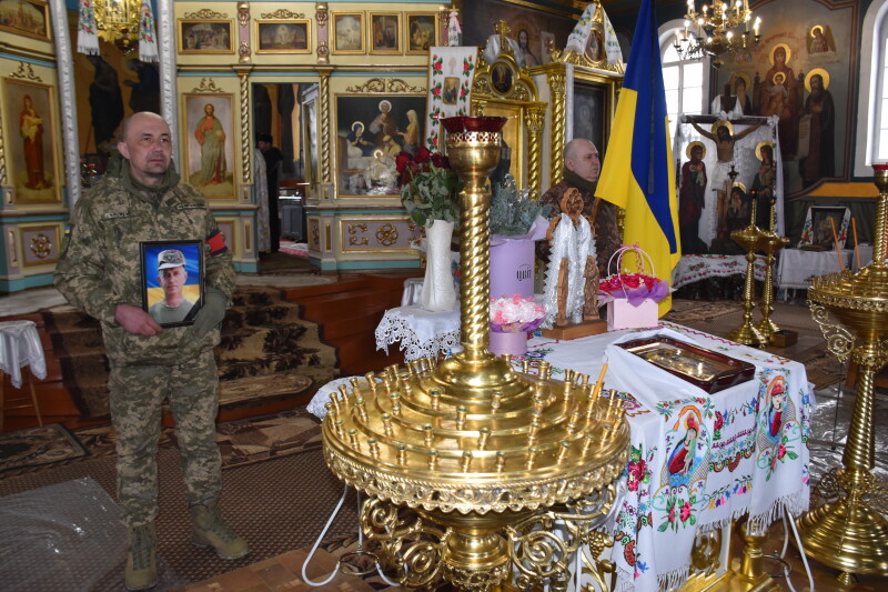 Поліг у бою понад рік тому: у Луцькій громаді попрощалися з Героєм Юрієм Кошулинським