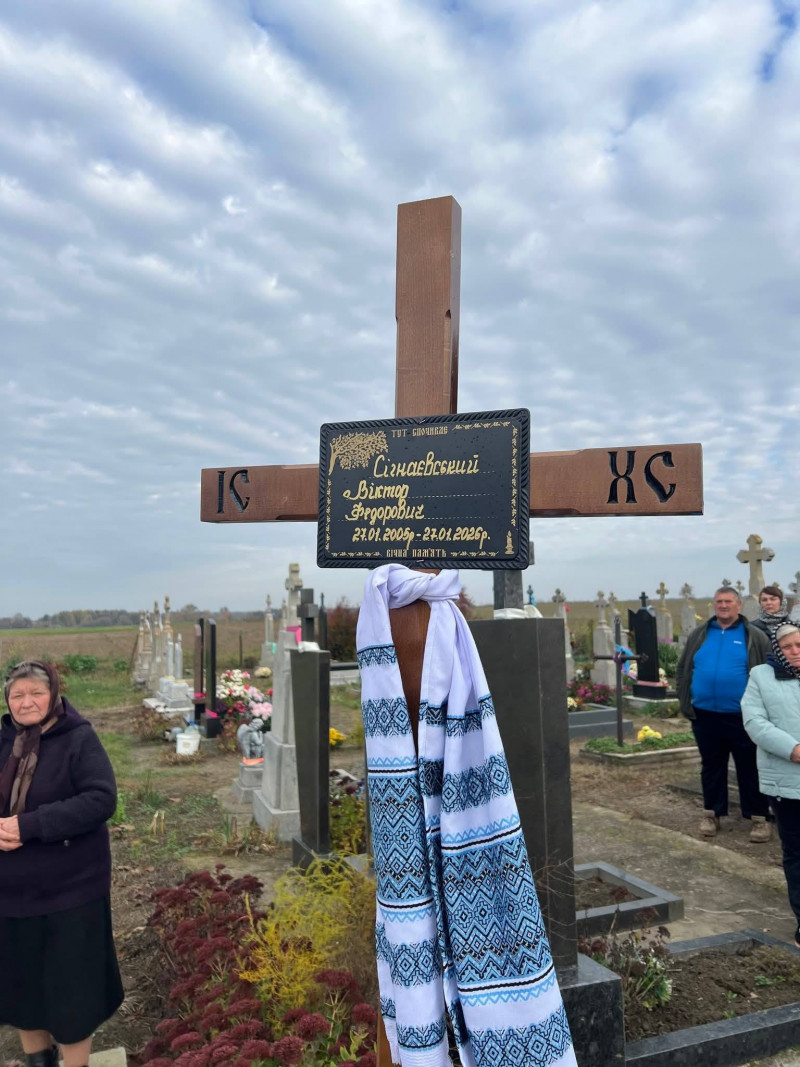 На Волині поховали 21-річного Захисника Віктора Сігнаєвського, який загинув у день народження від удару «Шахеда» по потягу