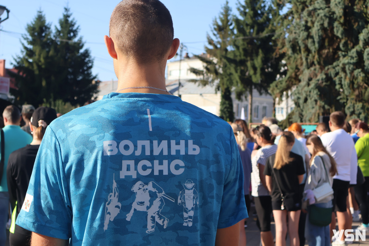 «Луцьк біжить за Героїв»: сотні містян долучилися до патріотичного забігу пам’яті. Фоторепортаж