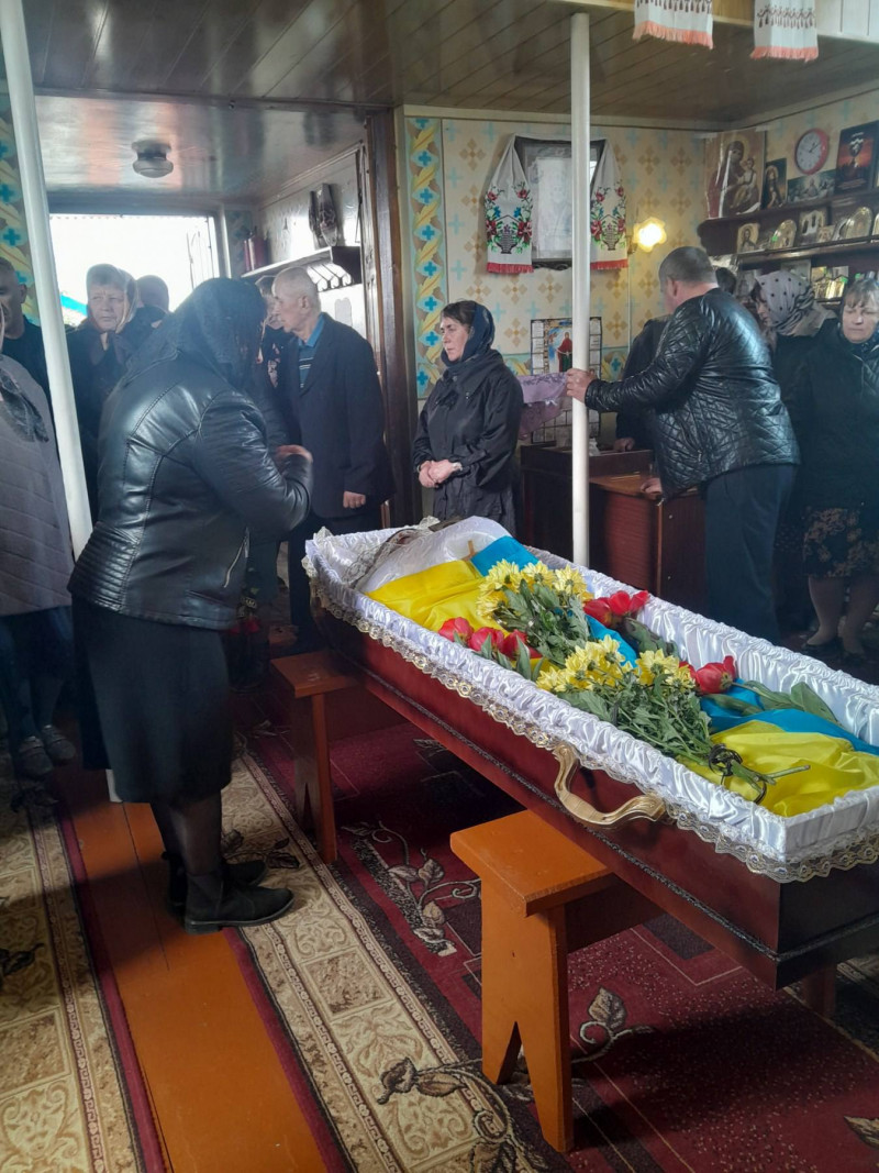Місяць не дожив до 56-го дня народження: на Волині провели в останню дорогу воїна Василя Чміля