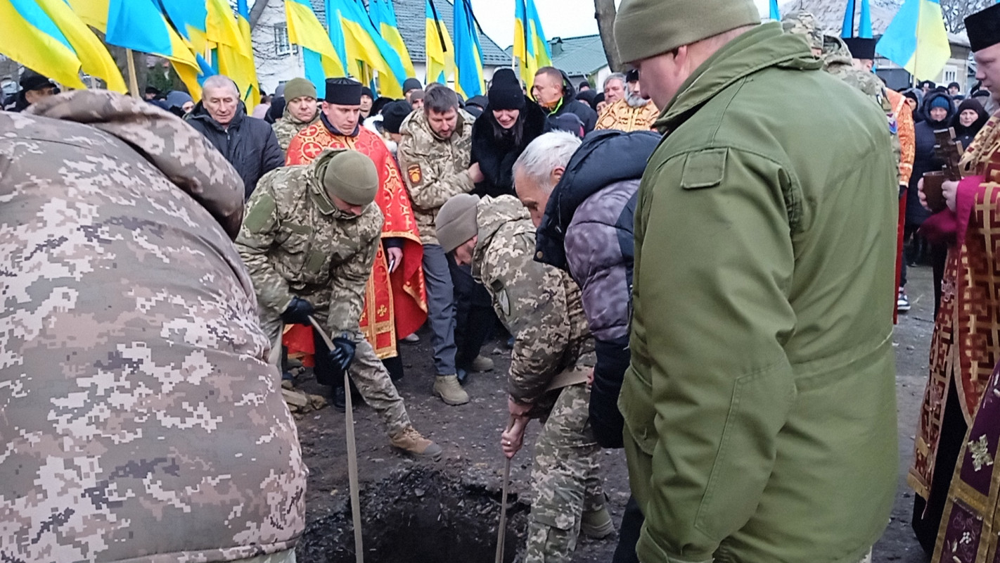 Загинув унаслідок вибуху ворожого снаряда: попрощалися із ексгравцем луцької «Волині» Романом Годованим