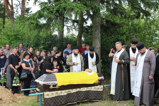Мама не змогла приїхати на похорон з окупації: на Волині попрощалися із Героєм Олексієм Кашубою