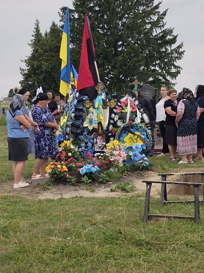 Двоє діток залишилися без батька: на Волині попрощалися з Героєм Володимиром Сіліком