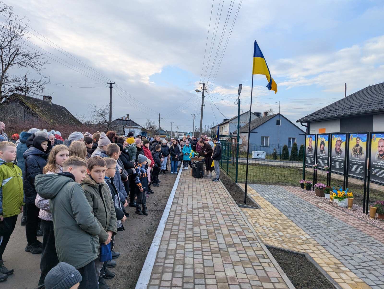 У громаді на Волині відкрили алеї пам’яті на честь загиблих захисників-земляків