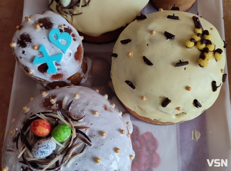 Печуть самі чи купують: яку паску на Великдень обирають у Луцьку