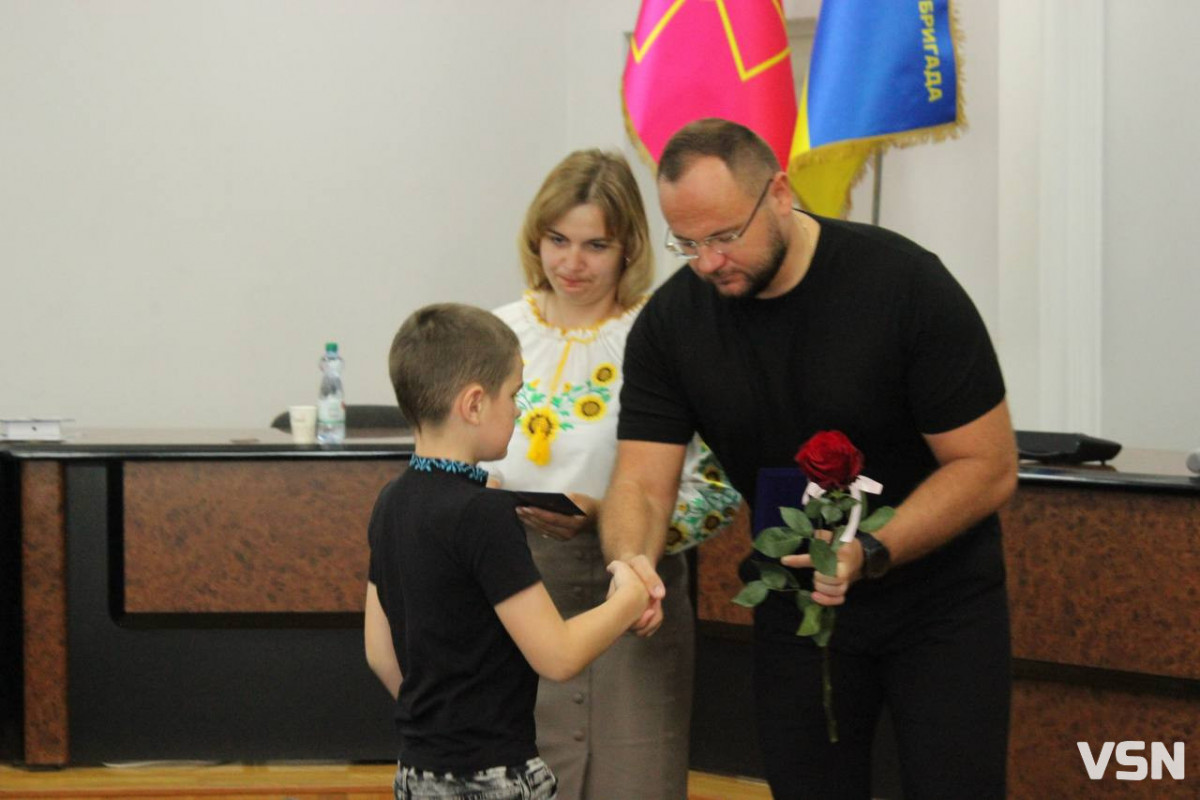 «Це для мене велика честь… Я знав багатьох з них»: у Луцьку вручили посмертні нагороди сім’ям загиблих Героїв