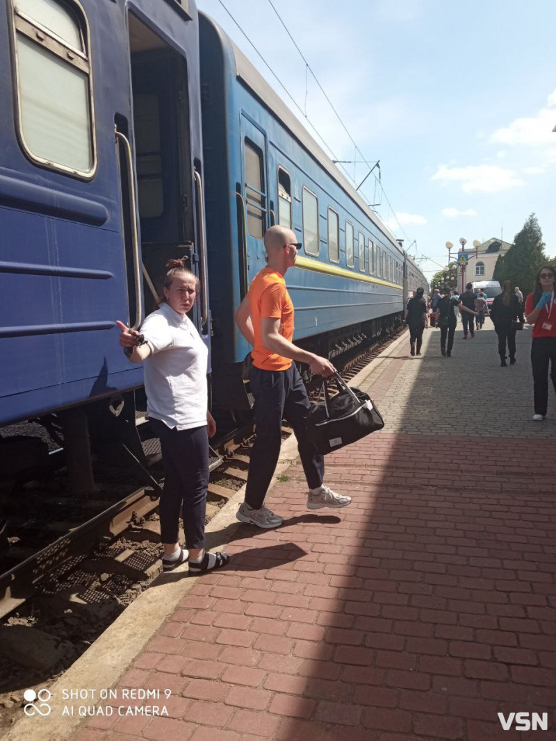 Сподіваються перепочити від ракетних атак: на Волинь прибув евакуаційний потяг з Донеччини