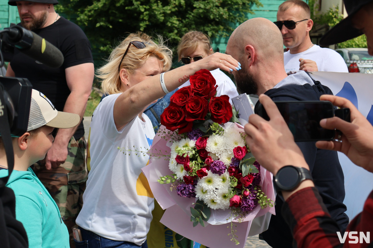Майже 4 роки неволі: у Луцьку зустріли звільненого з полону Андрія Артисюка