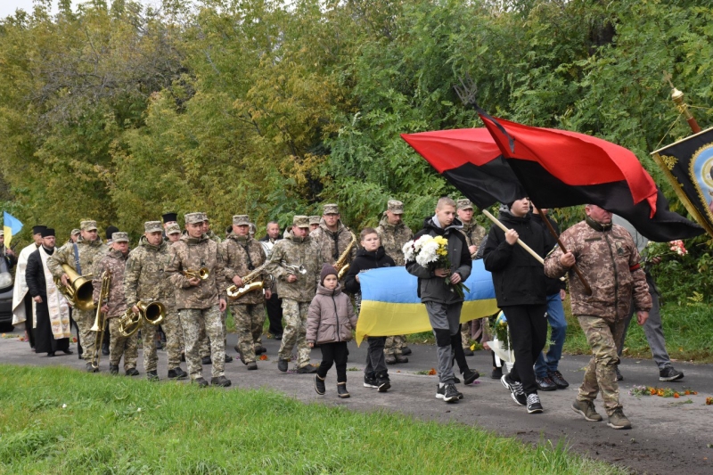 Більше року вважався зниклим безвісти: на Волині прощалися з Героєм Ігорем Пархомюком
