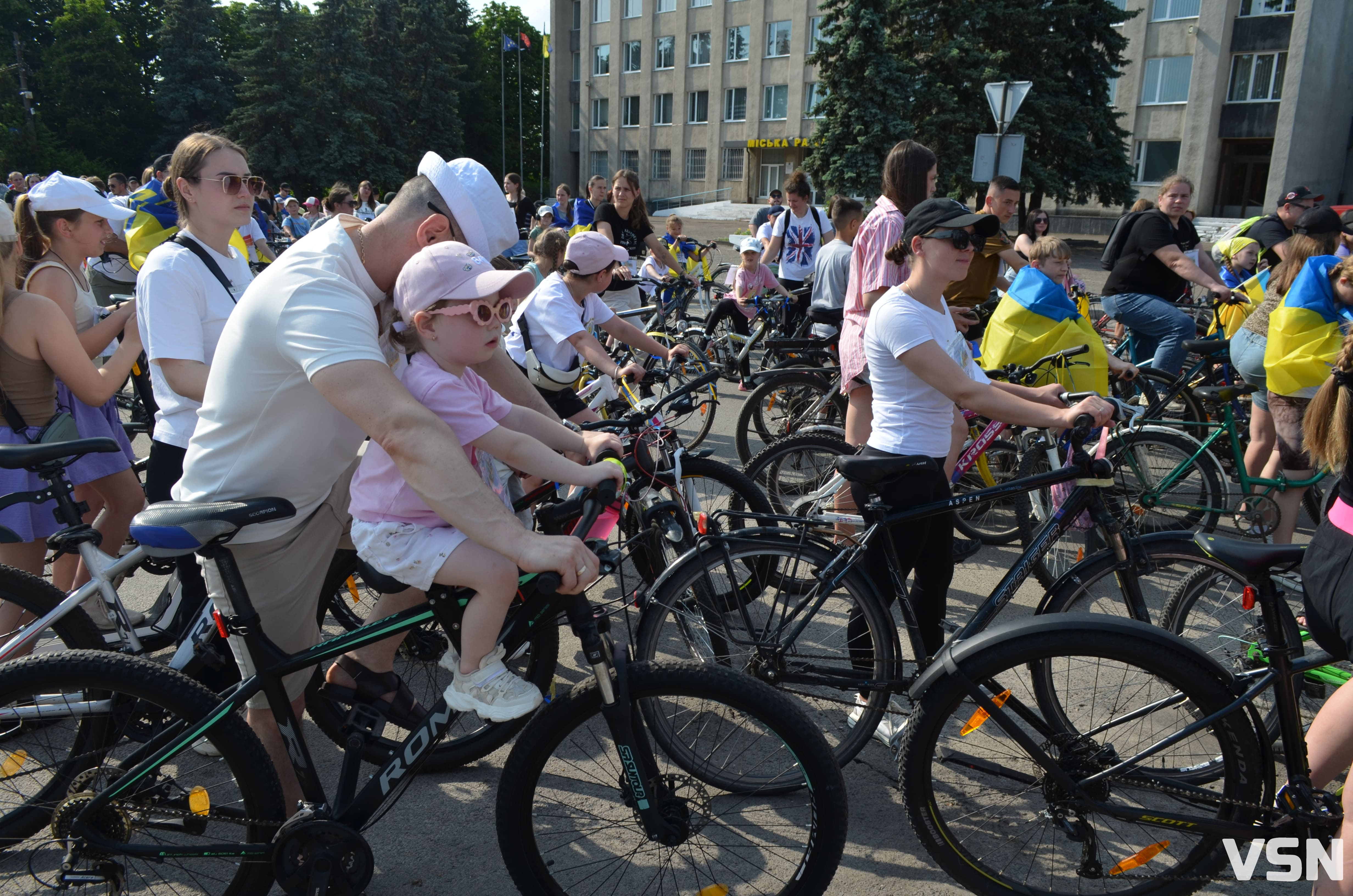 «Їду за Героя»: у місті на Волині вдруге провели благодійний велозаїзд на підтримку ЗСУ