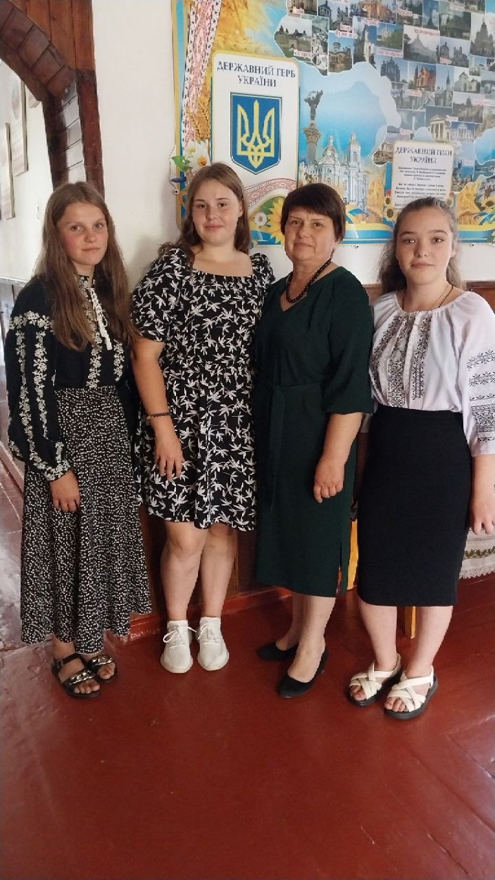 Прийшла на рік, а залишилася на 33: історія директорки волинської гімназії