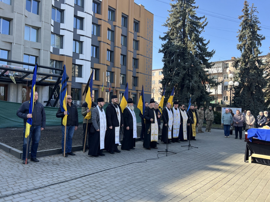 Другий день поспіль громада у жалобі: на Волині провели у вічність Героя Миколу Сахарчука