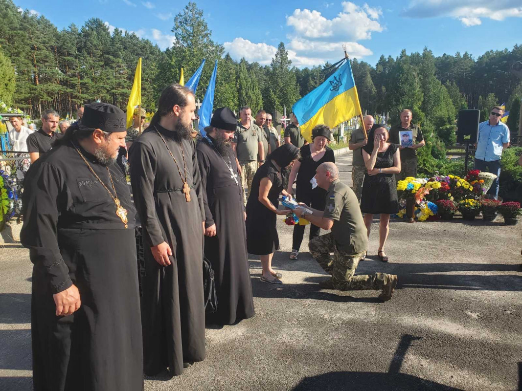 Трагічний день у громаді: на Волині попрощалися одразу із трьома Героями