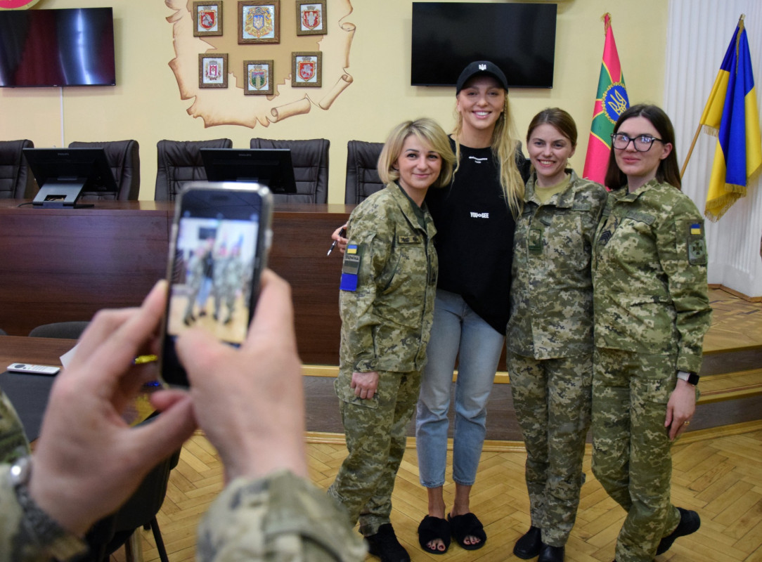 Оля Полякова зустрілась з волинськими прикордонниками