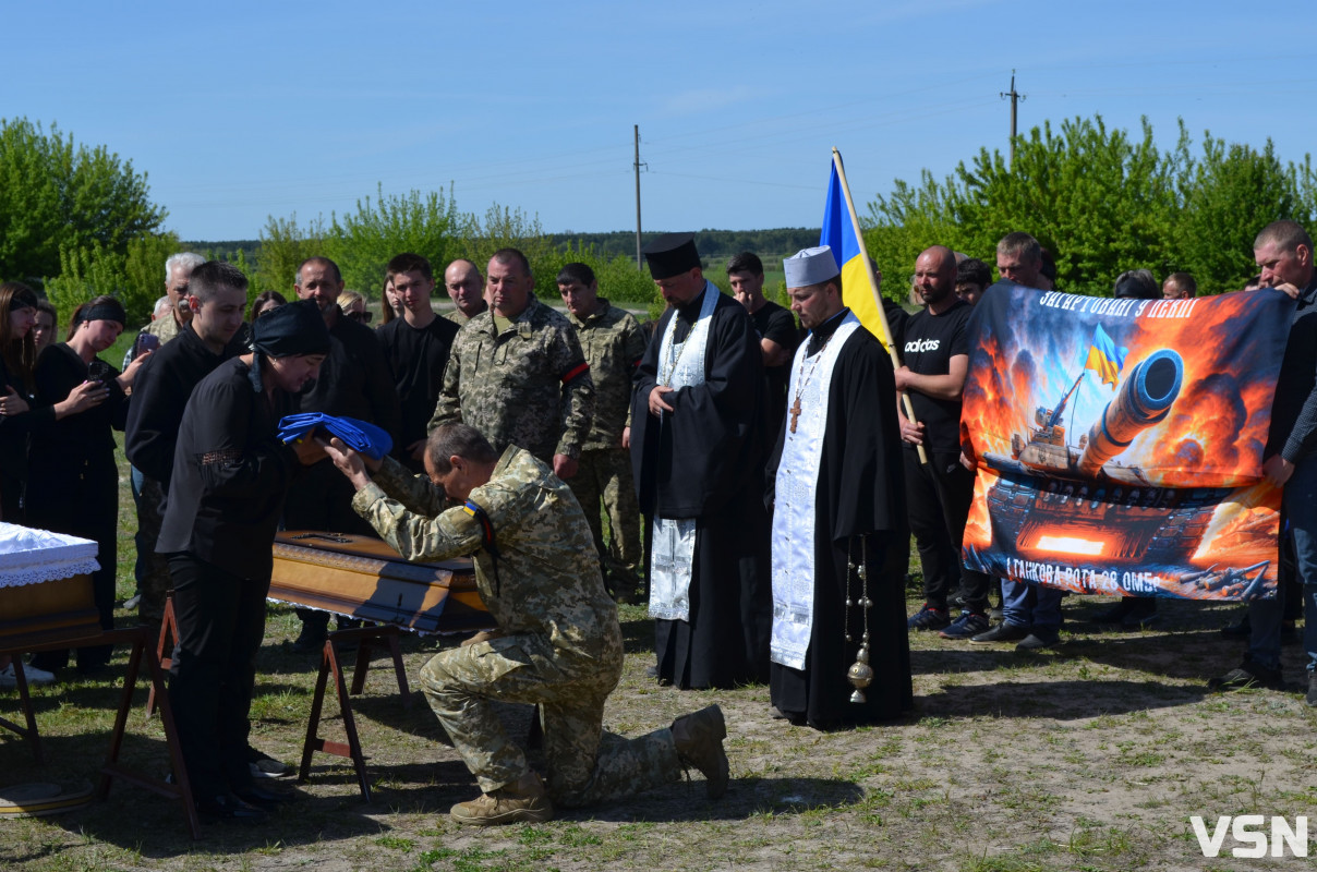 Був людиною, до якої тягнулося серце: на Волині попрощалися з 26-річним Героєм Дмитром Слюсарем