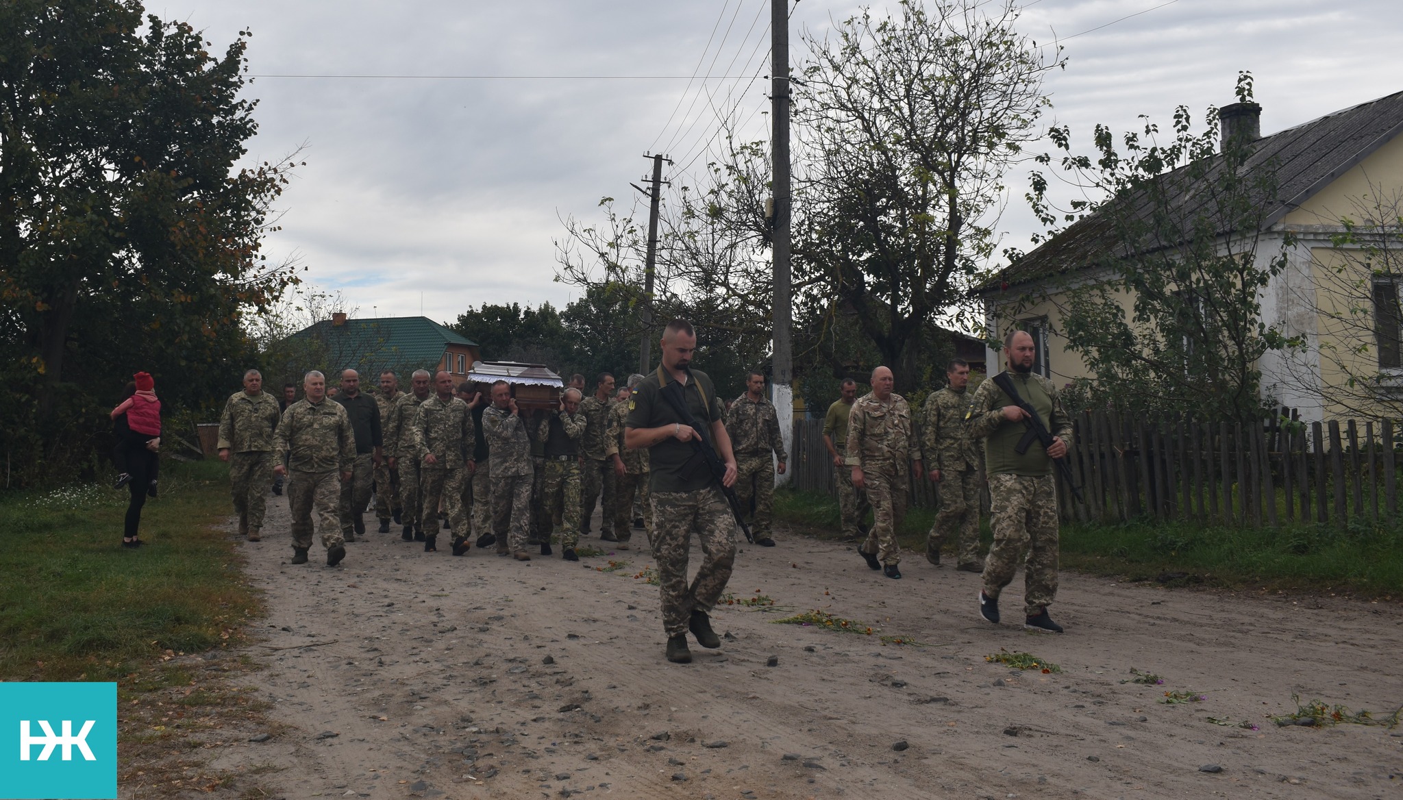 Маленька донечка втратила батька: на Волині провели в останню путь Героя Володимира Дарчича