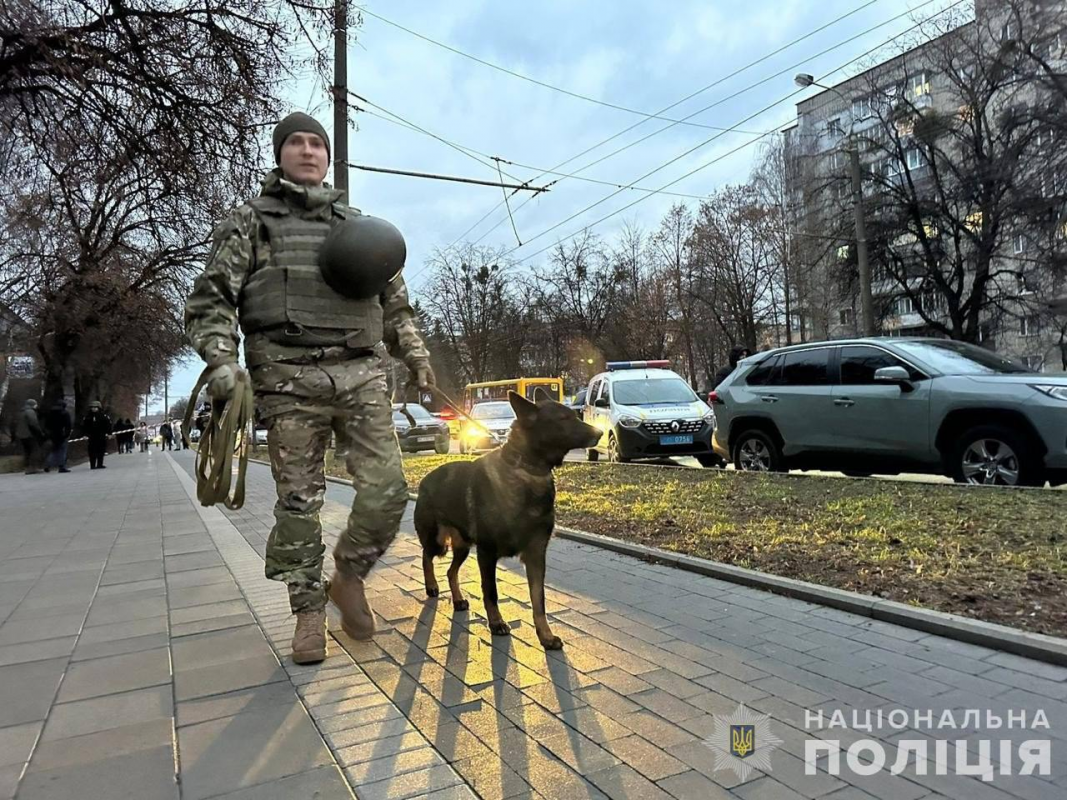 У будівлі Рівненського ТЦК стався вибух: одна людина загинула, шестеро постраждали. Оновлено