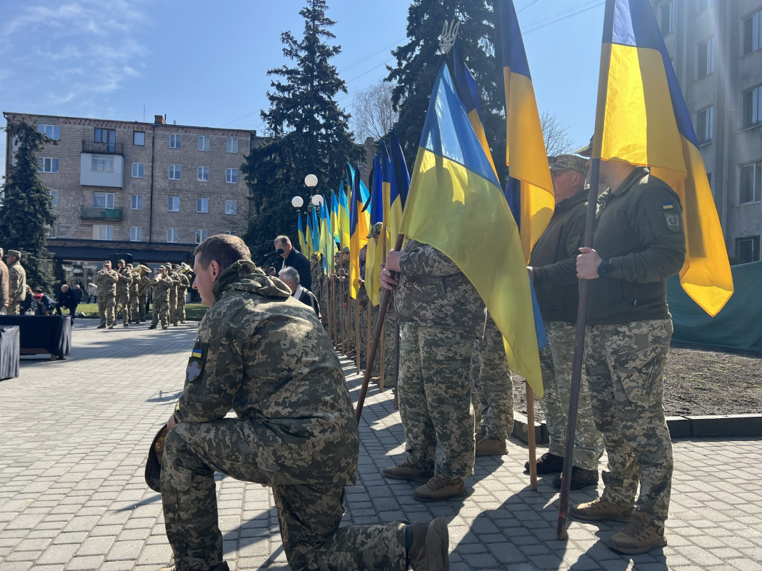 Ковелі у жалобі: громада провела в останню дорогу Героїв — Бориса Нестерука та Олександра Кратюка