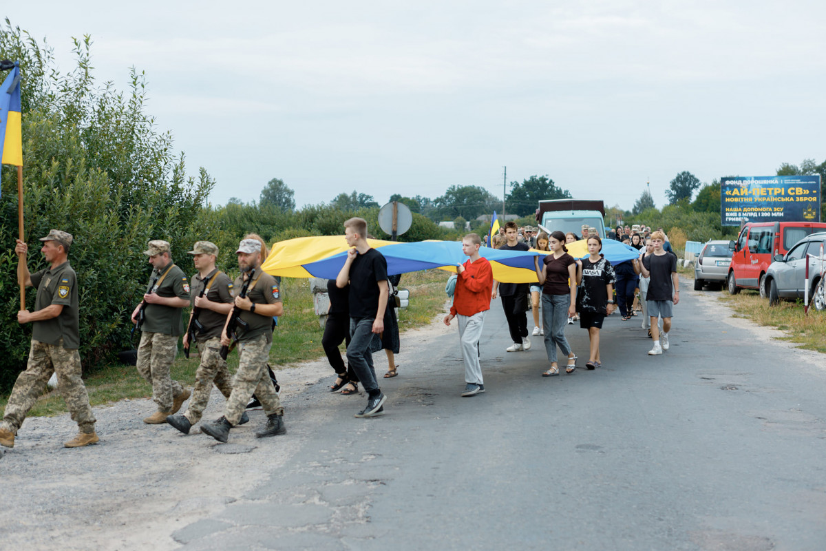 Загинув унаслідок ворожого мінометного обстрілу: на Волині попрощались із Героєм Леонідом Івчуком