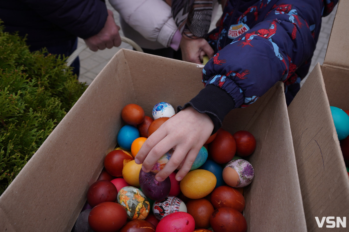 Як у Луцьку освячують Великодні кошики? Фоторепортаж