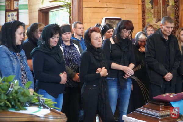 Залишилася 8-місячна дитина: У Володимирі попрощалися із Захисником України